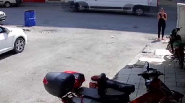 Sokak ortasında rezalet! Genç kız neye uğradığını şaşırdı 6