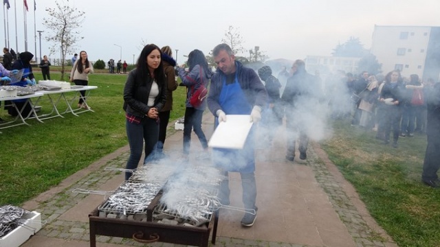 KTÜ’de hamsi şöleni - 2 saatte 3 ton hamsi… 3