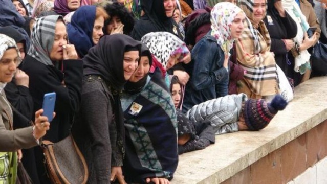 'Sahte peygamber' İskender Erol Evrenosoğlu'nun cenazesine 3 bin kişi katıldı 3