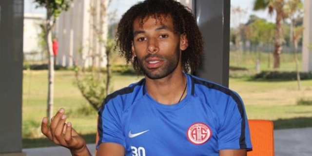 Nazım Sangare imzayı attı 3