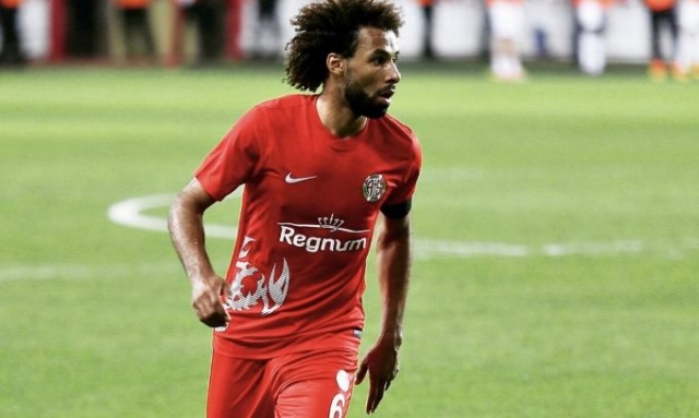 Nazım Sangare imzayı attı 2