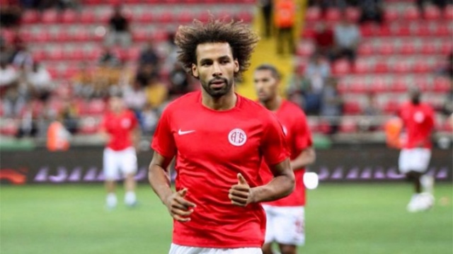 Nazım Sangare imzayı attı 4