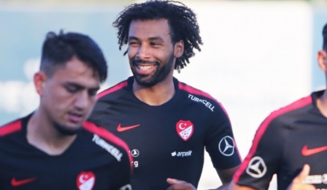 Nazım Sangare imzayı attı 5