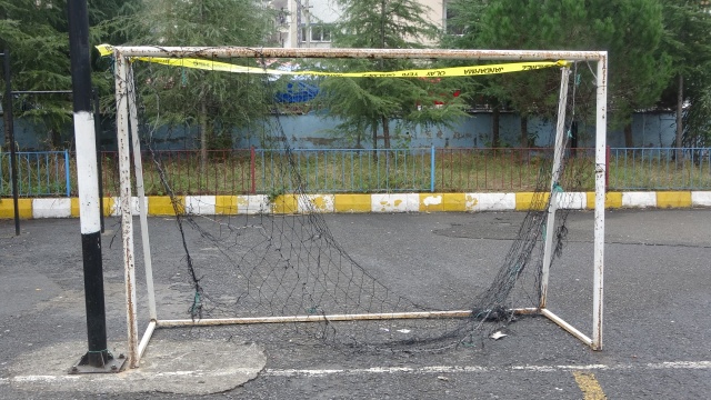 Üzerine kale direği düşen öğrencinin yaşam mücadelesi sürüyor 8