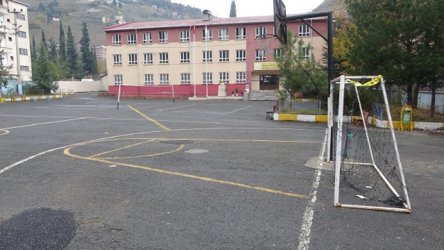 Üzerine kale direği düşen öğrencinin yaşam mücadelesi sürüyor 7