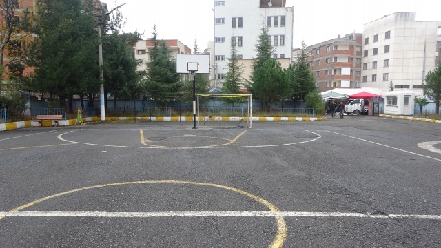 Üzerine kale direği düşen öğrencinin yaşam mücadelesi sürüyor 5