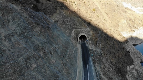 Karadeniz'de bu ilçeye 44 tünel 20 köprüyle sağlanıyor 8