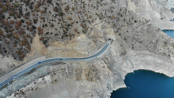 Karadeniz'de bu ilçeye 44 tünel 20 köprüyle sağlanıyor 5