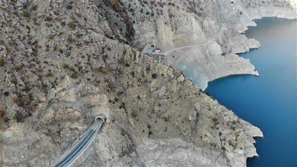 Karadeniz'de bu ilçeye 44 tünel 20 köprüyle sağlanıyor 9