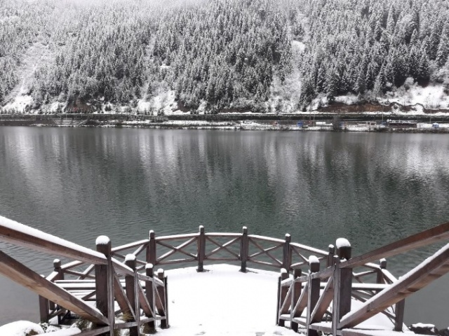 Uzungöl beyaza büründü 3