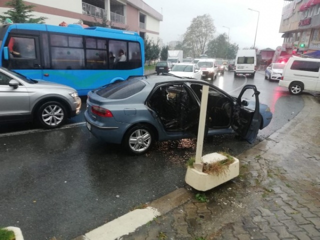 Rize'de seyir halindeki araç alev alev yandı 4