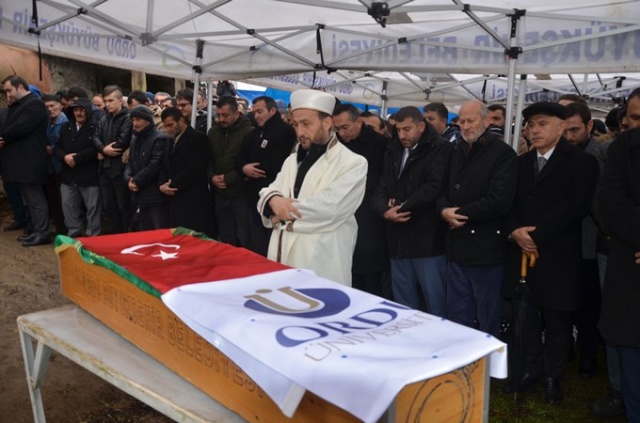 Ceren son yolculuğuna uğurlandı - Annesinin feryadı yürekleri dağladı 4