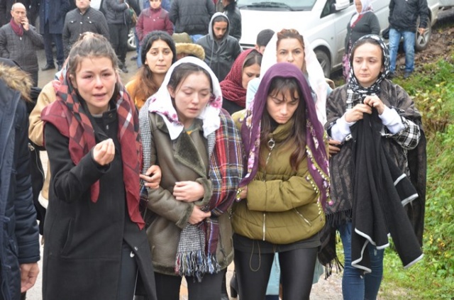 Ceren son yolculuğuna uğurlandı - Annesinin feryadı yürekleri dağladı 6