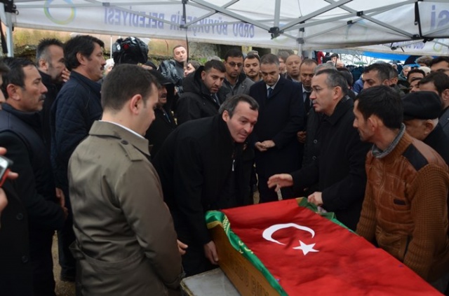 Ceren son yolculuğuna uğurlandı - Annesinin feryadı yürekleri dağladı 9