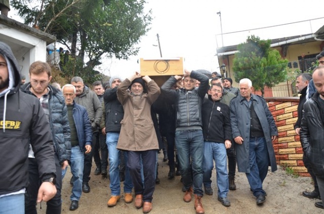 Ceren son yolculuğuna uğurlandı - Annesinin feryadı yürekleri dağladı 7