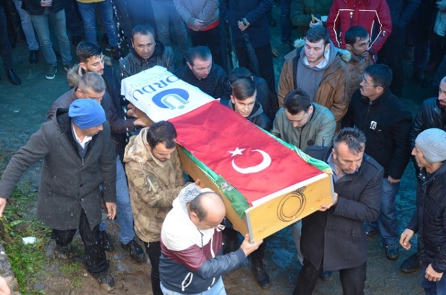 Ceren son yolculuğuna uğurlandı - Annesinin feryadı yürekleri dağladı 10