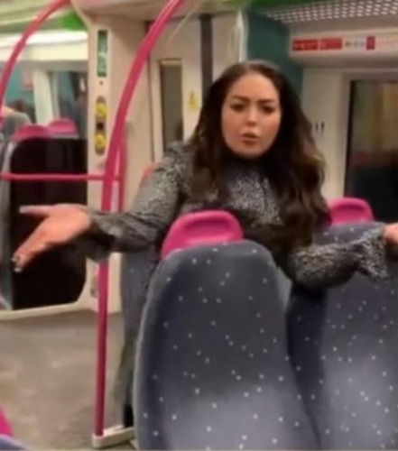Trende rezalet! Sarhoş kadın, erkek yolcuların yanına gidip... 7