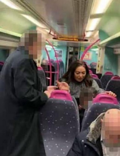 Trende rezalet! Sarhoş kadın, erkek yolcuların yanına gidip... 15