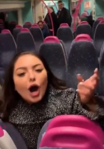 Trende rezalet! Sarhoş kadın, erkek yolcuların yanına gidip... 10