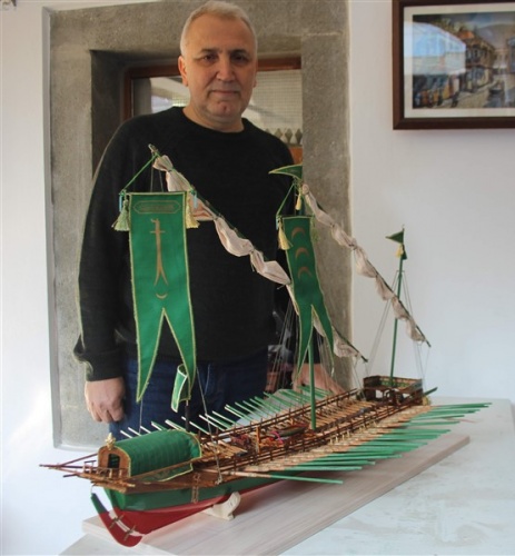 1 metrelik gemi yapmak için 8 ay uğraştı 4