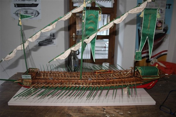 1 metrelik gemi yapmak için 8 ay uğraştı 12
