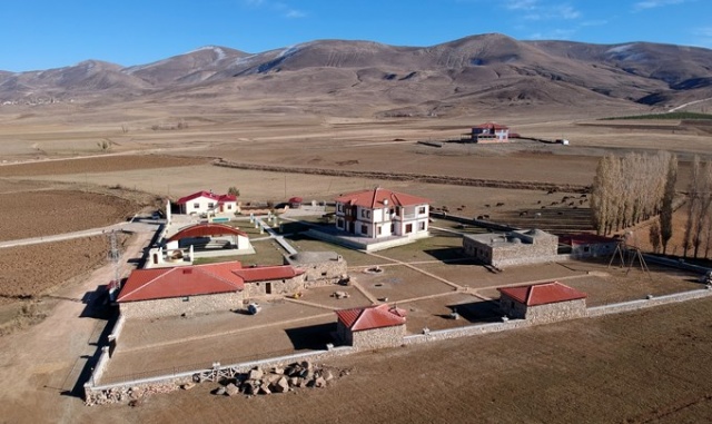 Doğduğu evi müzeye dönüştürdü 2