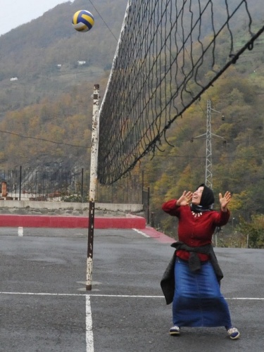 Trabzon'da tarlaya spor molası 8