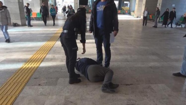 Uçakta ortalığı karıştırmıştı! Bakın şimdi ne yaptı 3