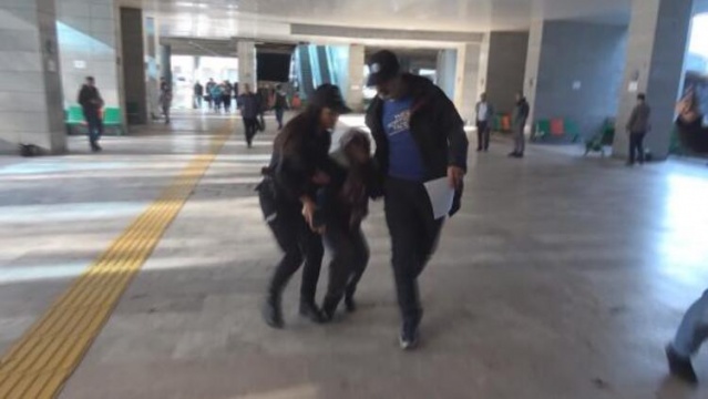 Uçakta ortalığı karıştırmıştı! Bakın şimdi ne yaptı 8