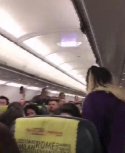 Uçakta ortalığı karıştırmıştı! Bakın şimdi ne yaptı 4