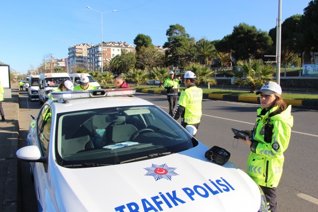 Trabzon'da trafiğin prensesleri 16