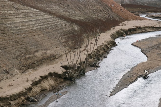 Doğu Karadeniz baraj gölünde sular 40 metre çekildi 12