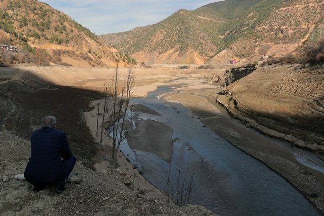 Doğu Karadeniz baraj gölünde sular 40 metre çekildi 14