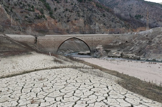 Doğu Karadeniz baraj gölünde sular 40 metre çekildi 22
