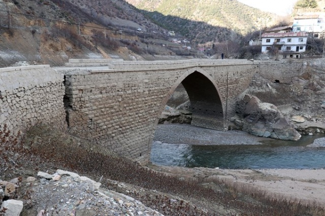 Doğu Karadeniz baraj gölünde sular 40 metre çekildi 21