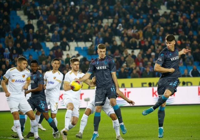 Trabzonspor sahasında Kayserispor ile karşılaştı. 28 Aralık 2018 11