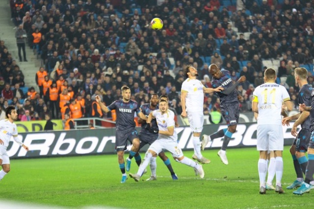 Trabzonspor sahasında Kayserispor ile karşılaştı. 28 Aralık 2018 64