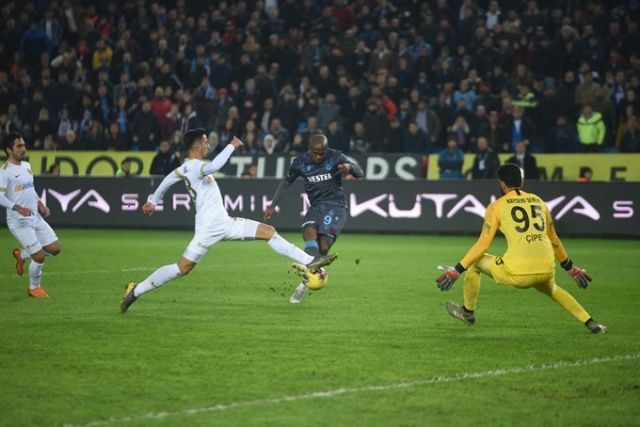 Trabzonspor sahasında Kayserispor ile karşılaştı. 28 Aralık 2018 71