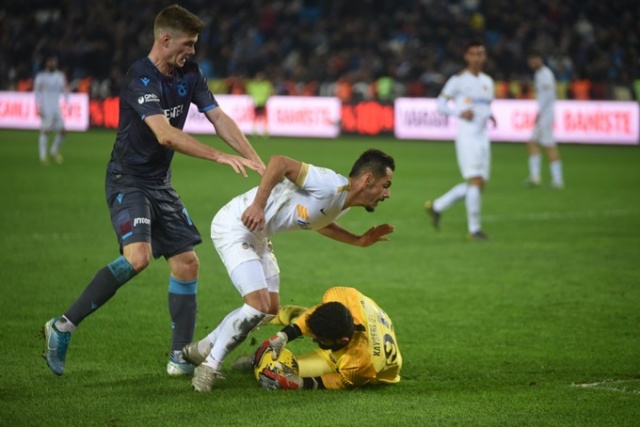 Trabzonspor sahasında Kayserispor ile karşılaştı. 28 Aralık 2018 75