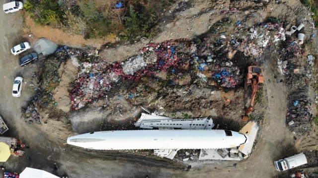 Pistten çıkan uçak Yomra'nın başına dert oldu 8