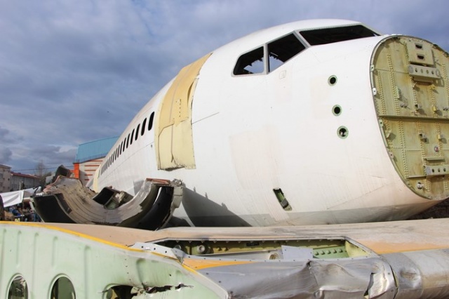 Pistten çıkan uçak Yomra'nın başına dert oldu 3