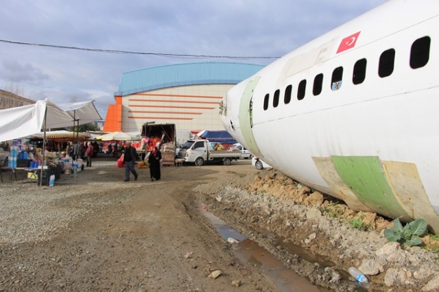 Pistten çıkan uçak Yomra'nın başına dert oldu 11