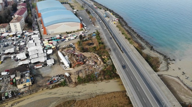 Pistten çıkan uçak Yomra'nın başına dert oldu 20