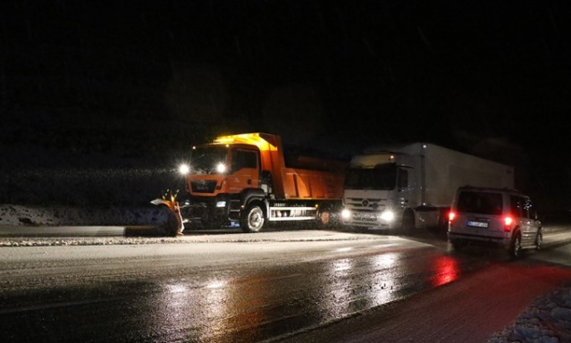 Trabzon plakalı yolcu otobüsü kaza yaptı 3