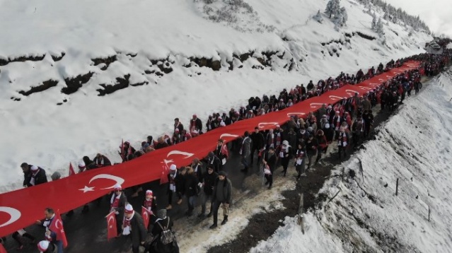 Sarıkamış şehitleri Sis Dağı'nda anıldı 16