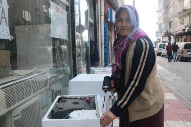 Herkes onu soruyor! Eşine yardım etmek için... 4