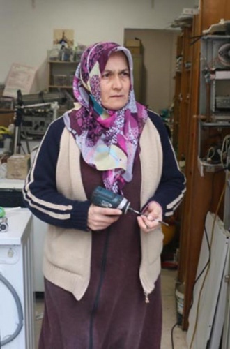 Herkes onu soruyor! Eşine yardım etmek için... 6