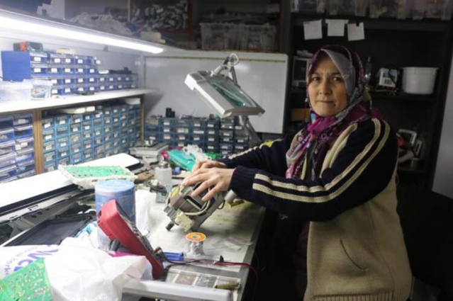 Herkes onu soruyor! Eşine yardım etmek için... 5