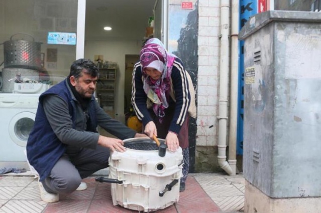 Herkes onu soruyor! Eşine yardım etmek için... 8
