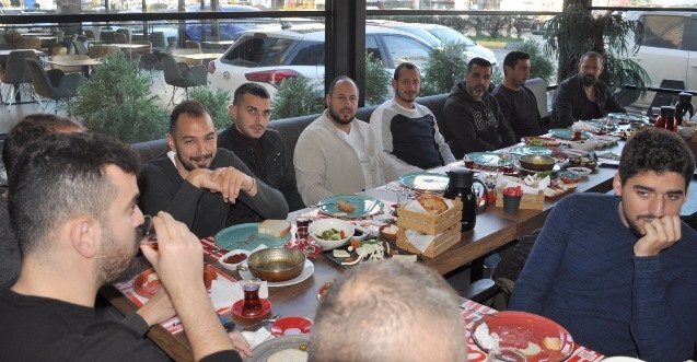 Hekimoğlu Trabzon'da önce kahvaltı sonra antrenman 3